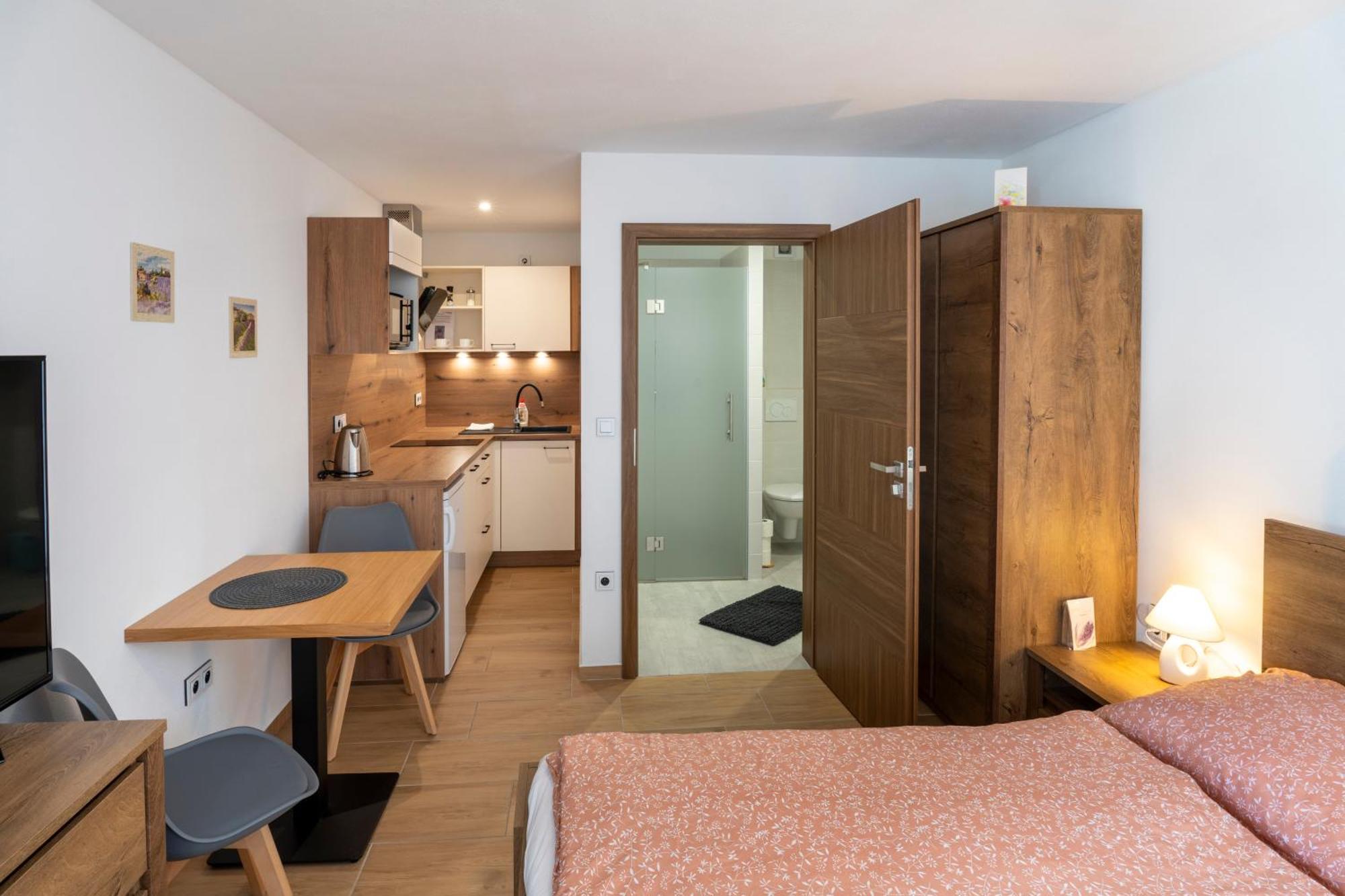 Apartmany Pod Namestim 2 Telc Exterior photo
